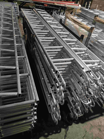 Q235 سقالة الفولاذ المجلفن سلم قرد سلم الرأسي للبناء